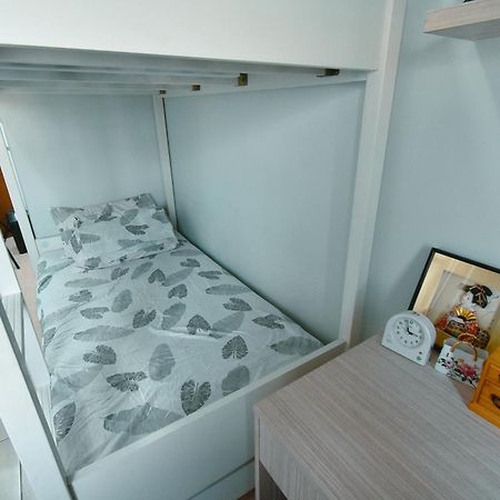 אפרטהוטל מונטינלופה Cozy Unit With Free Pool, Netflix & Wifi In Alabang Crq3 מראה חיצוני תמונה