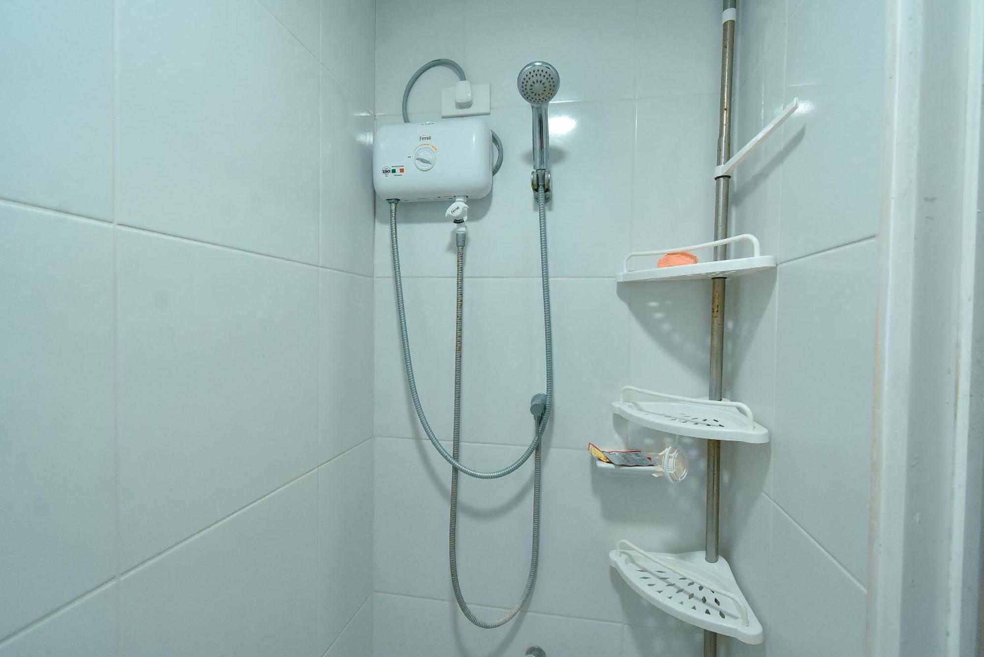 אפרטהוטל מונטינלופה Cozy Unit With Free Pool, Netflix & Wifi In Alabang Crq3 מראה חיצוני תמונה